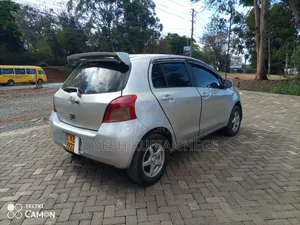 Toyota Vitz 1.3 FWD 5dr 2009 Silver