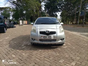 Toyota Vitz 1.3 FWD 5dr 2009 Silver