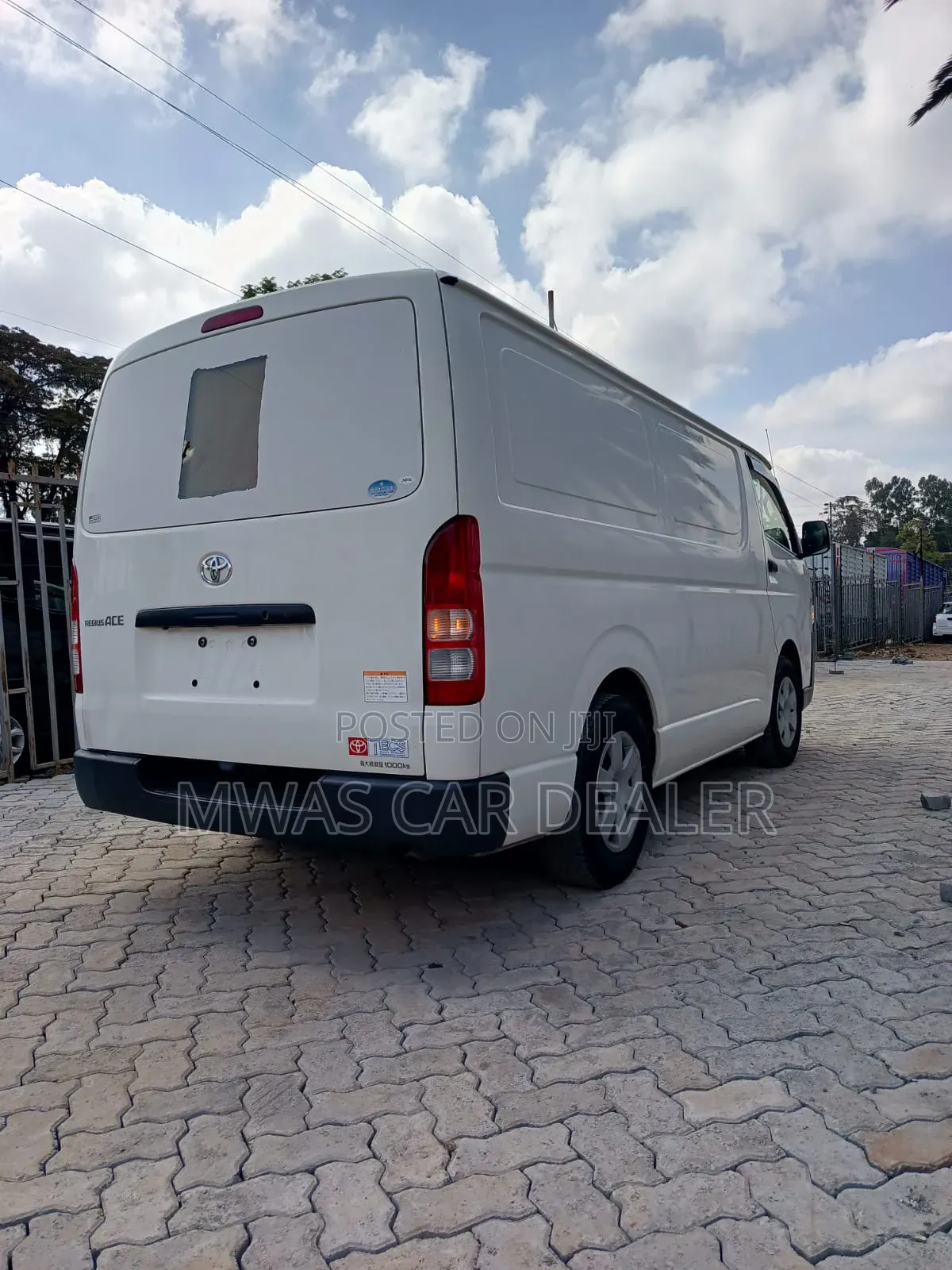 Toyota HiAce 2019 White