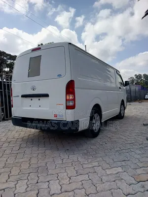 Toyota HiAce 2019 White