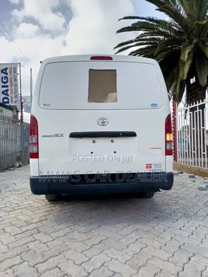 Toyota HiAce 2019 White
