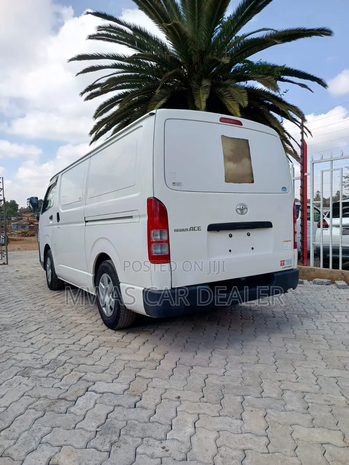 Toyota HiAce 2019 White