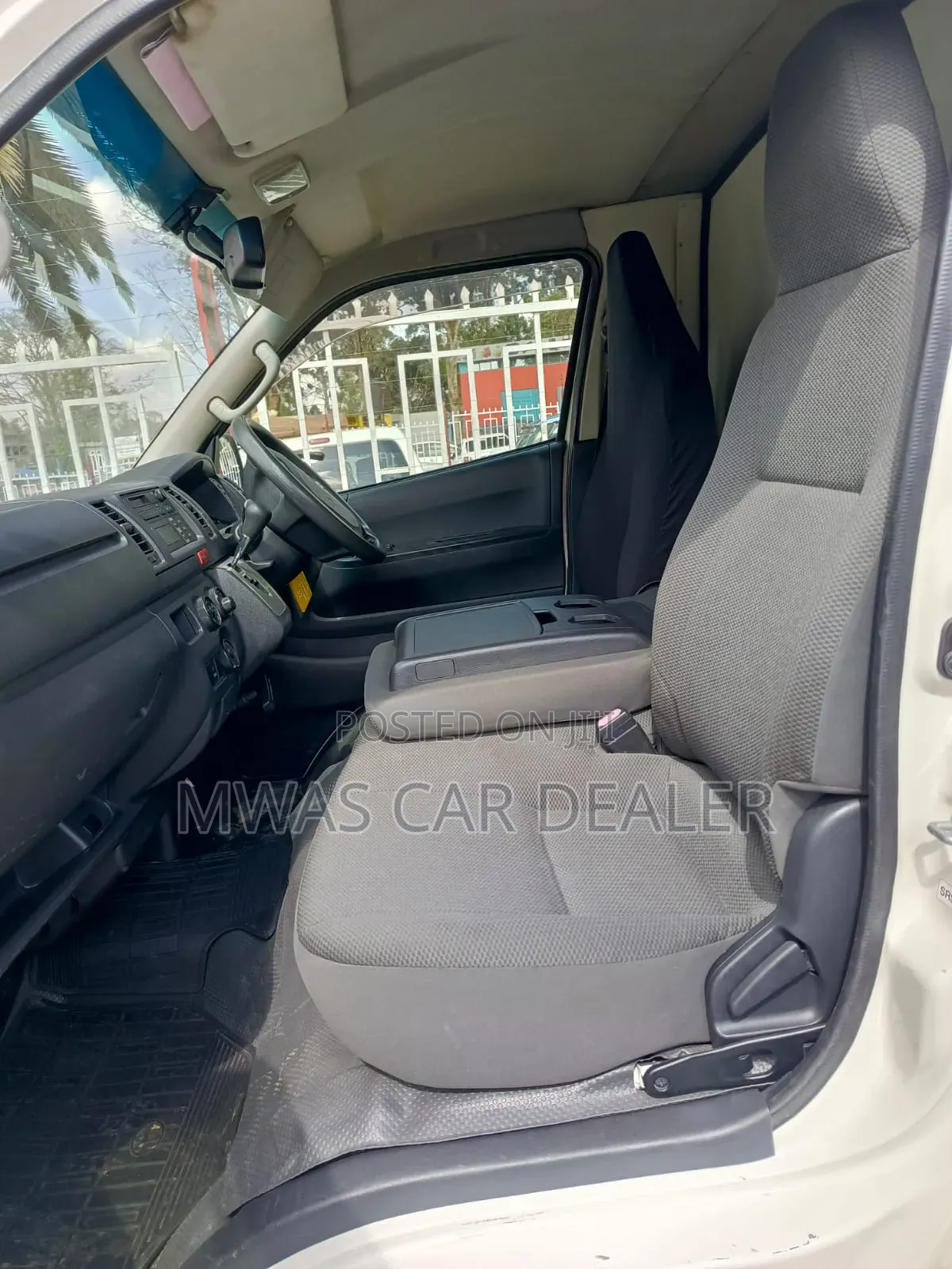 Toyota HiAce 2019 White