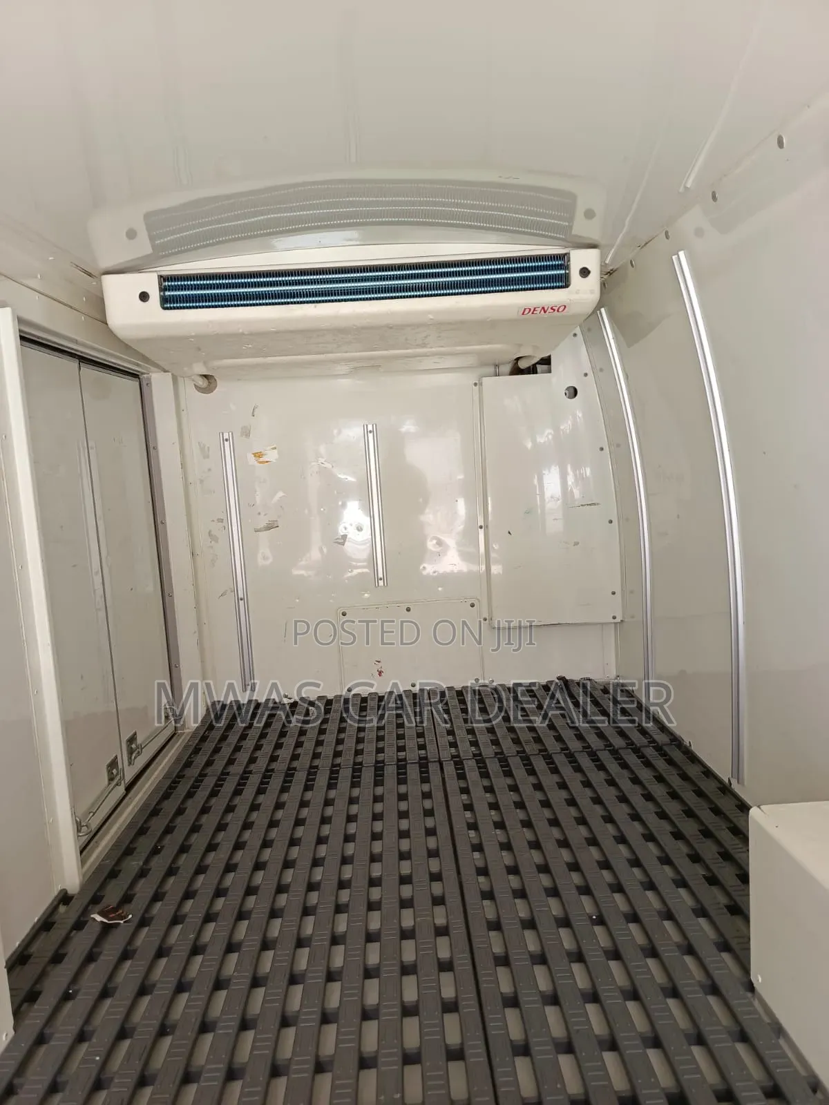 Toyota HiAce 2019 White