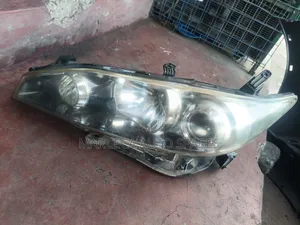 Headlight Toyota Wish 2015 XENON