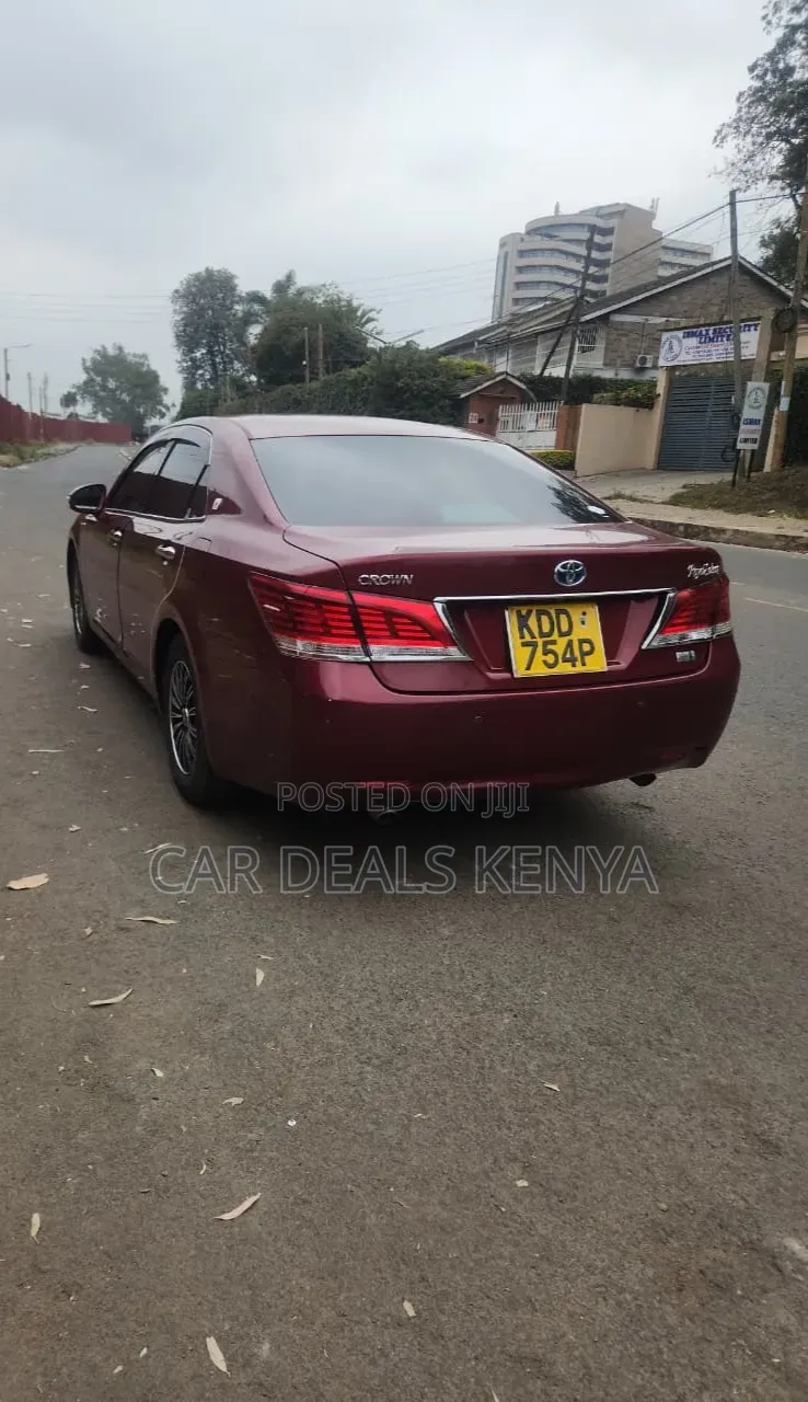 Toyota Crown 2014 Red