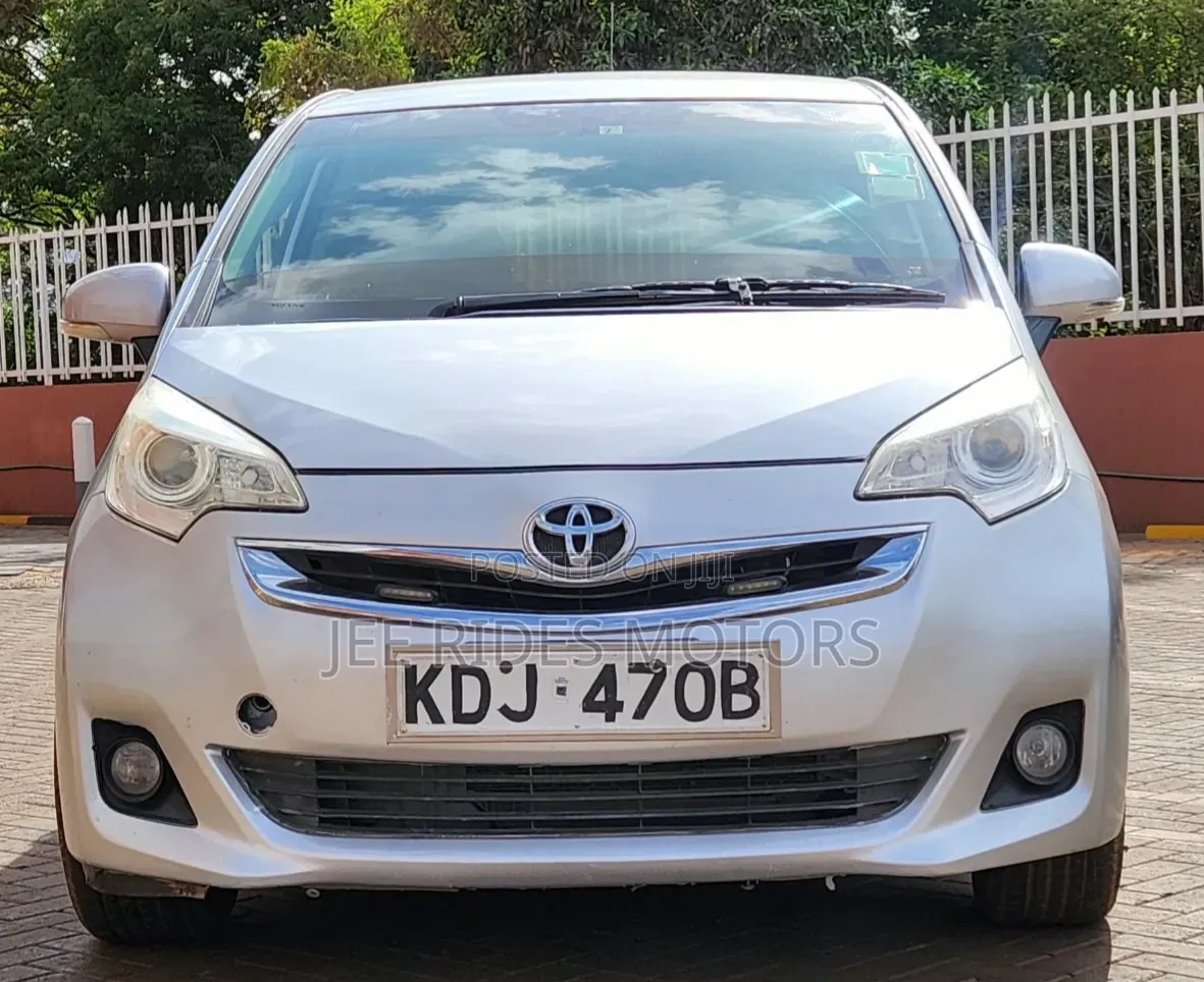 Toyota Ractis 2015 Gray