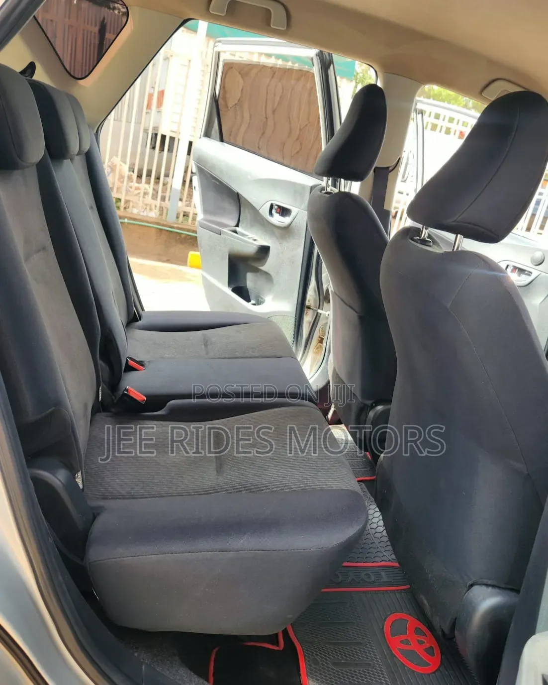 Toyota Ractis 2015 Gray