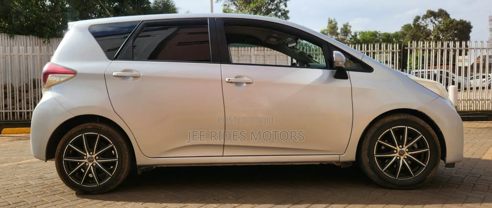 Toyota Ractis 2015 Gray