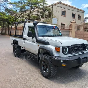 Toyota Land Cruiser 2023 White