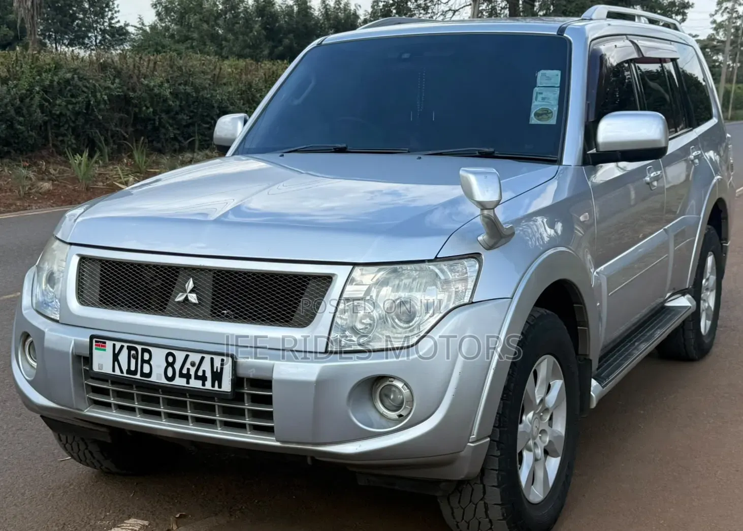 Mitsubishi Pajero 2015 Silver