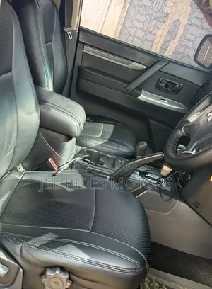 Mitsubishi Pajero 2015 Silver