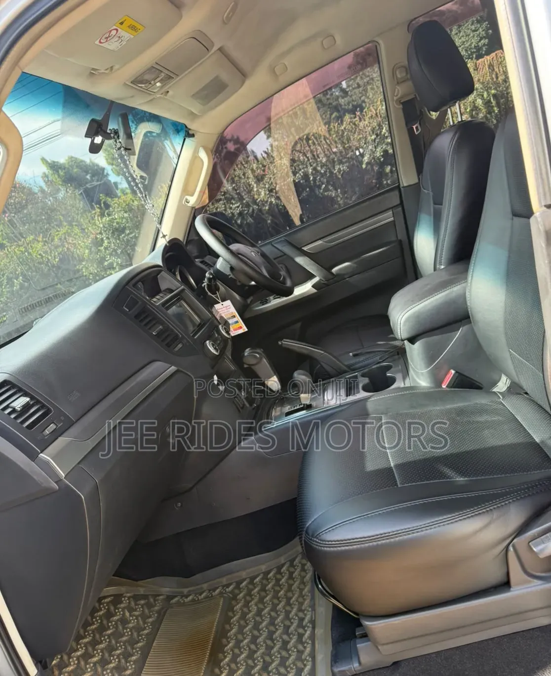 Mitsubishi Pajero 2015 Silver