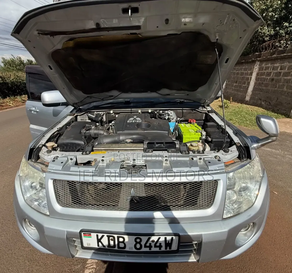 Mitsubishi Pajero 2015 Silver