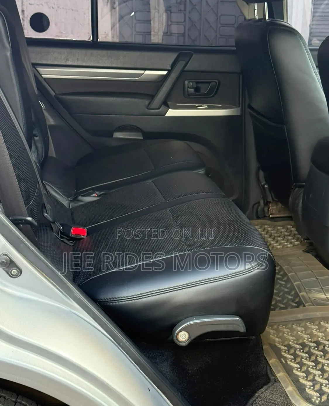 Mitsubishi Pajero 2015 Silver