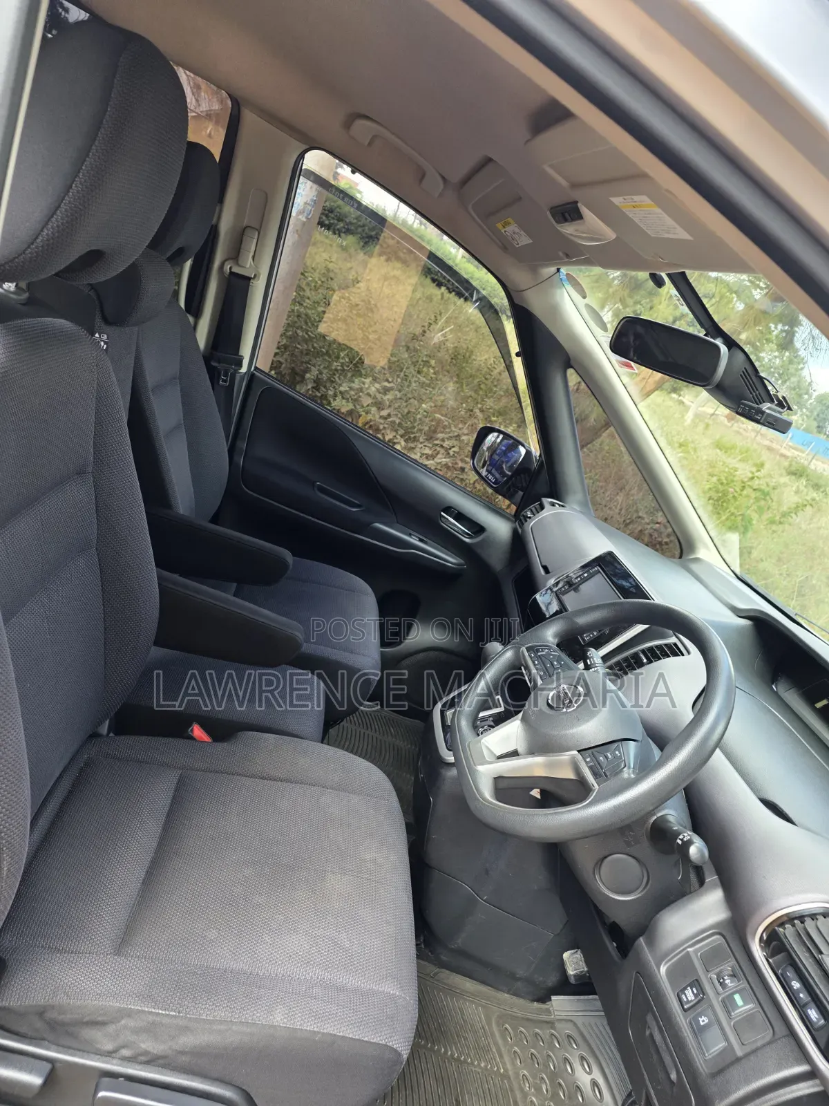 Nissan Serena 2017 Silver
