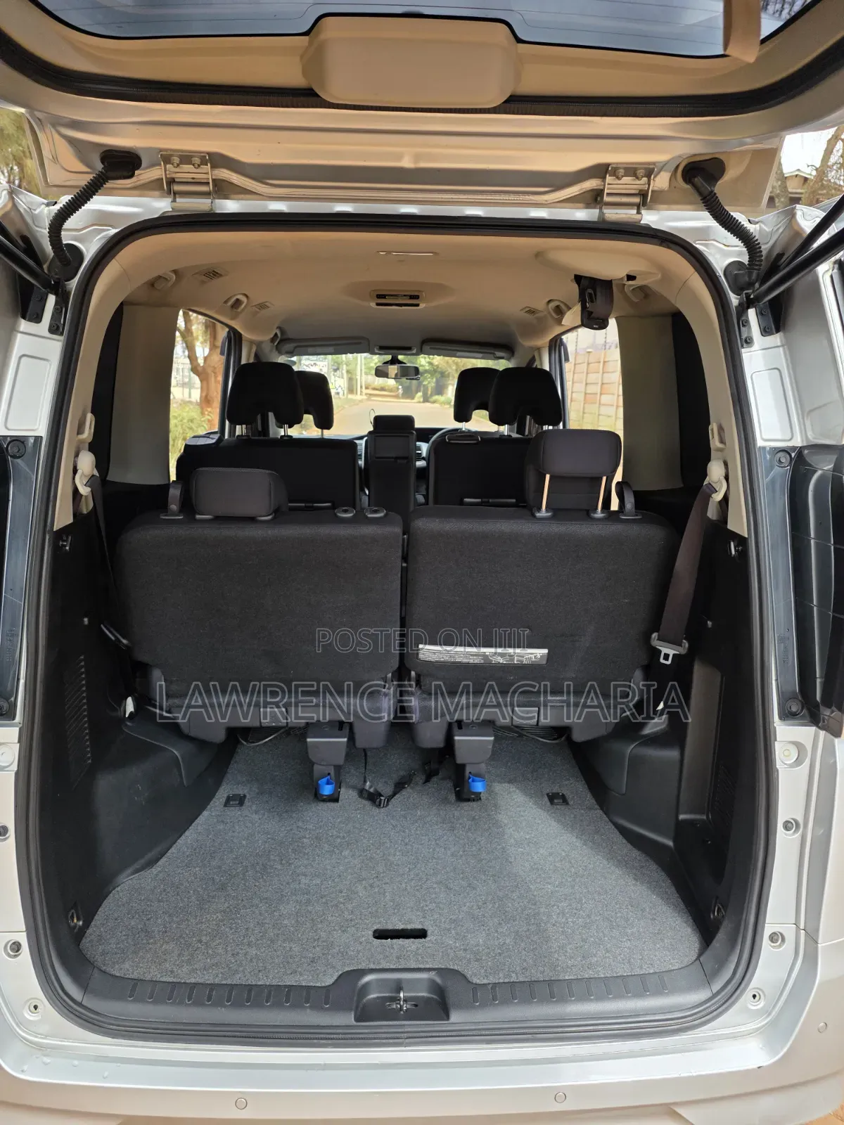 Nissan Serena 2017 Silver