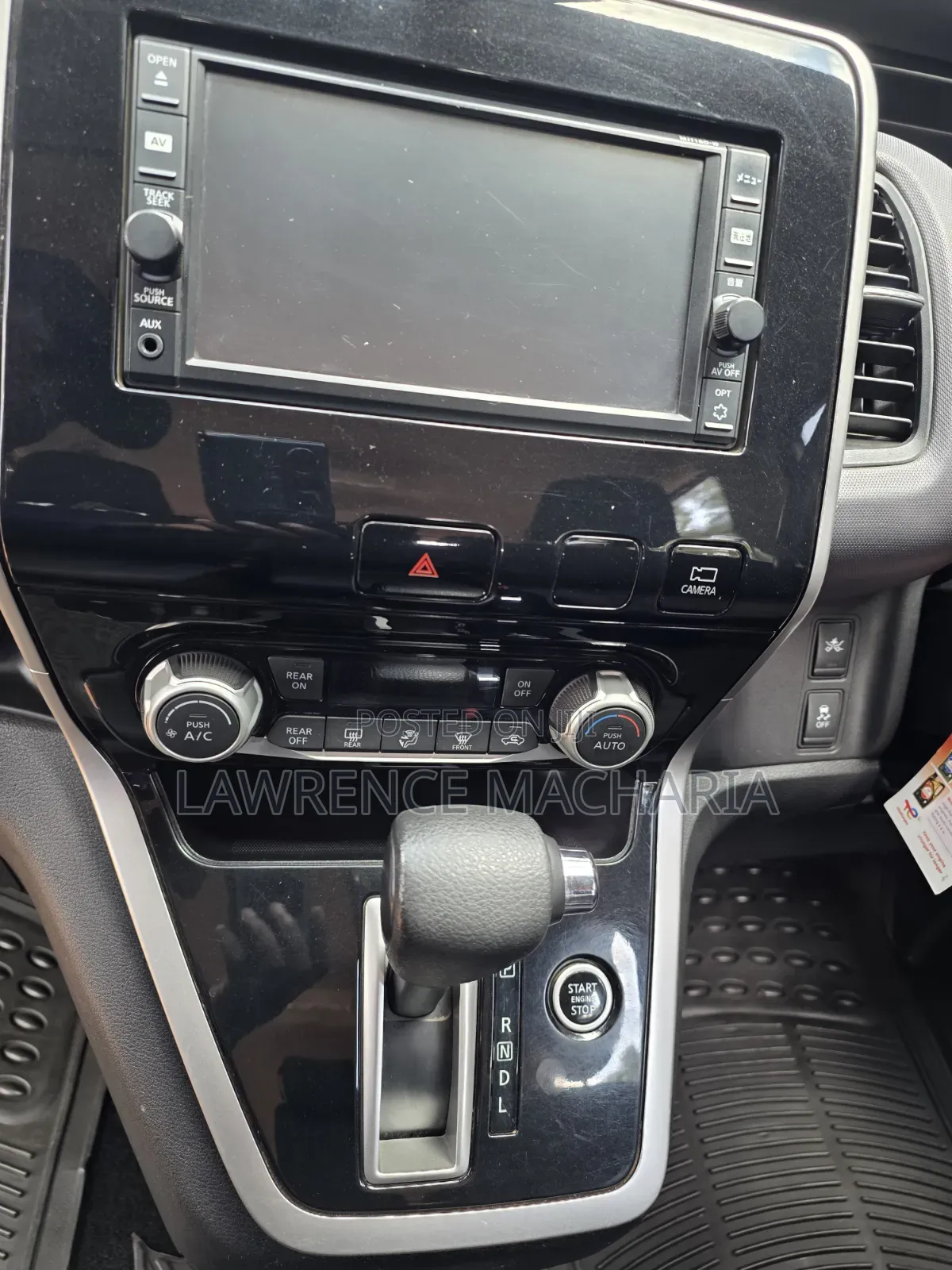 Nissan Serena 2017 Silver