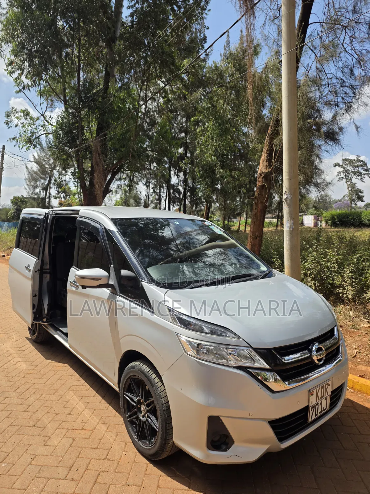 Nissan Serena 2017 Silver