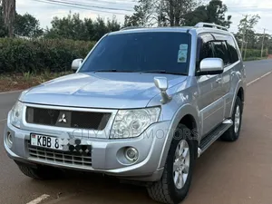 Mitsubishi Pajero V80 3.2 DI-D 2015 Silver
