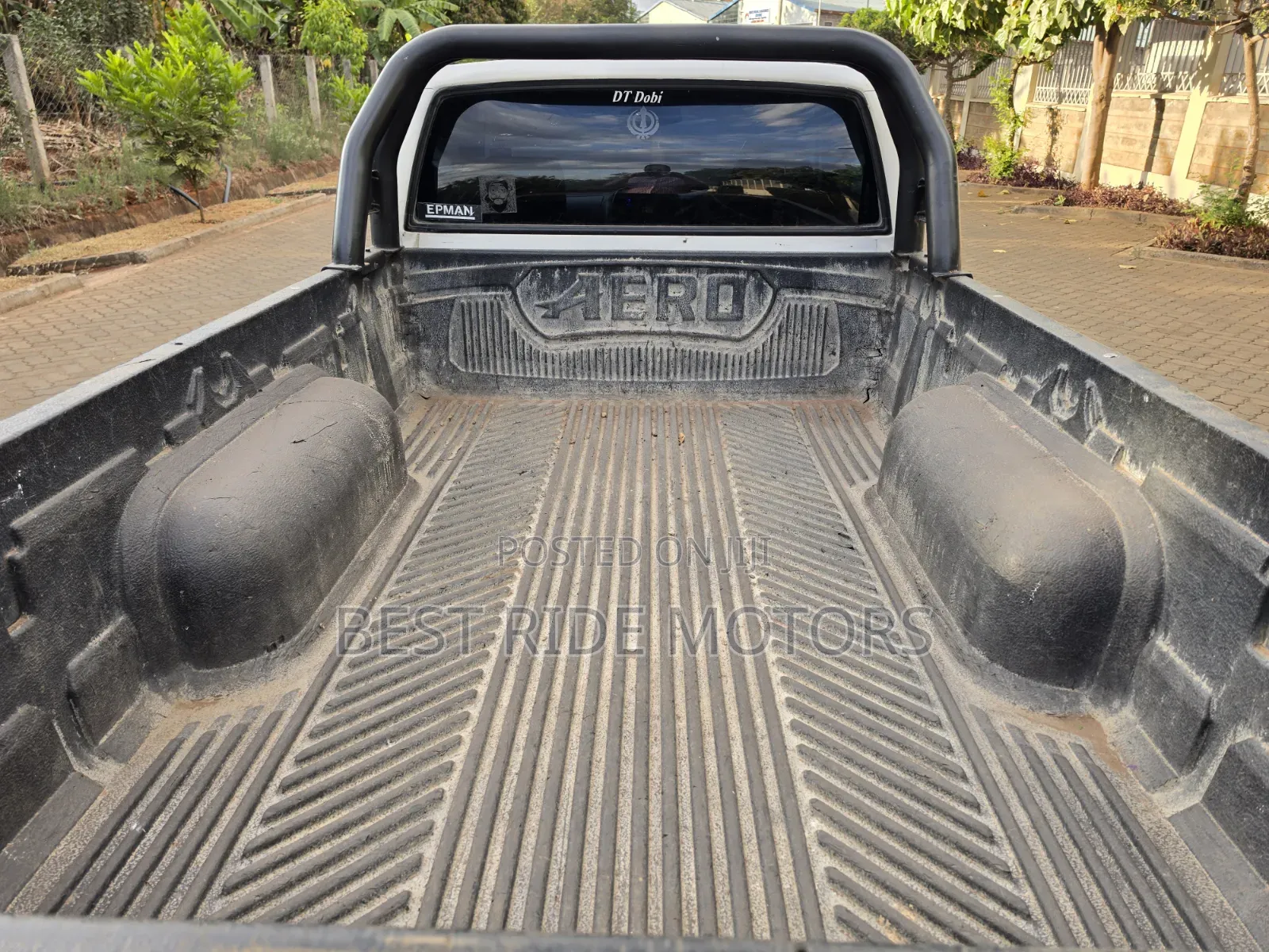 Nissan Hardbody 2011 Pearl