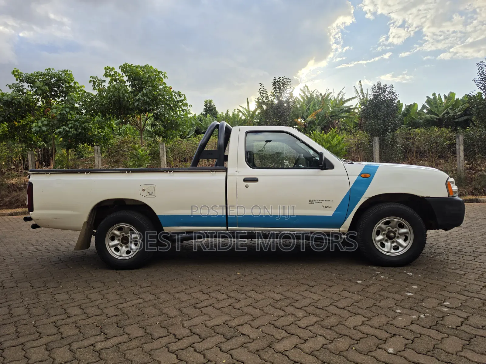 Nissan Hardbody 2011 Pearl