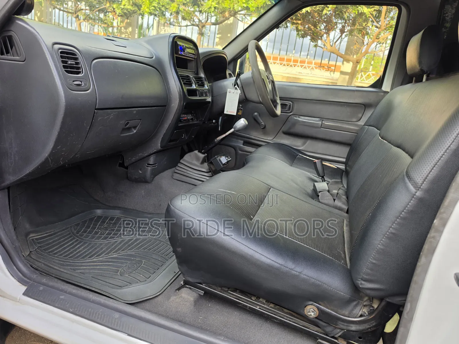 Nissan Hardbody 2011 Pearl