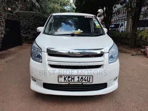 Toyota Noah 2.0 158hp FWD (8 Seater) 2010 White