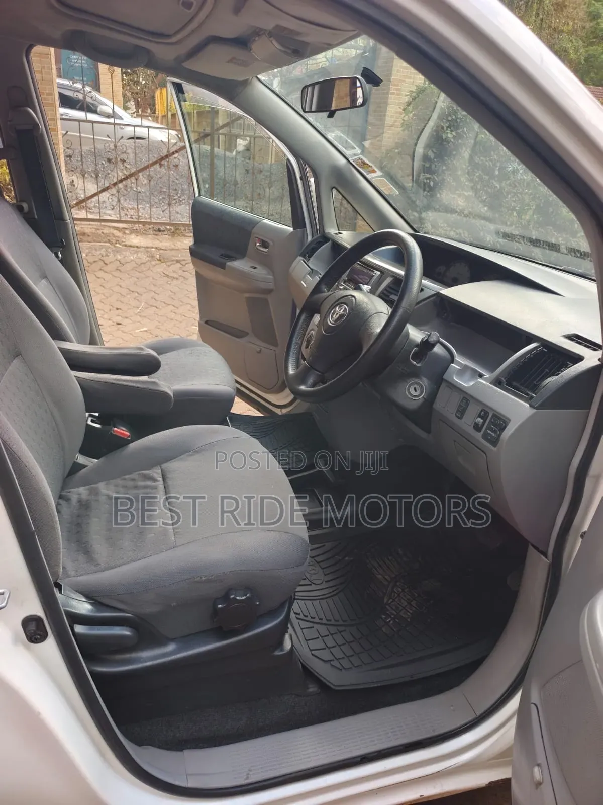 Toyota Voxy 2002 White