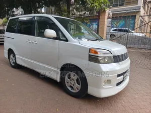 Toyota Voxy 2002 White