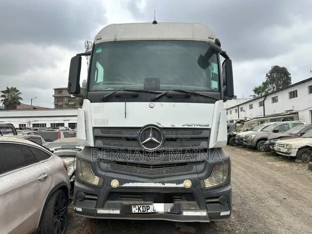 Mercedes Benz Actros 2545 No Engine and Gearbox