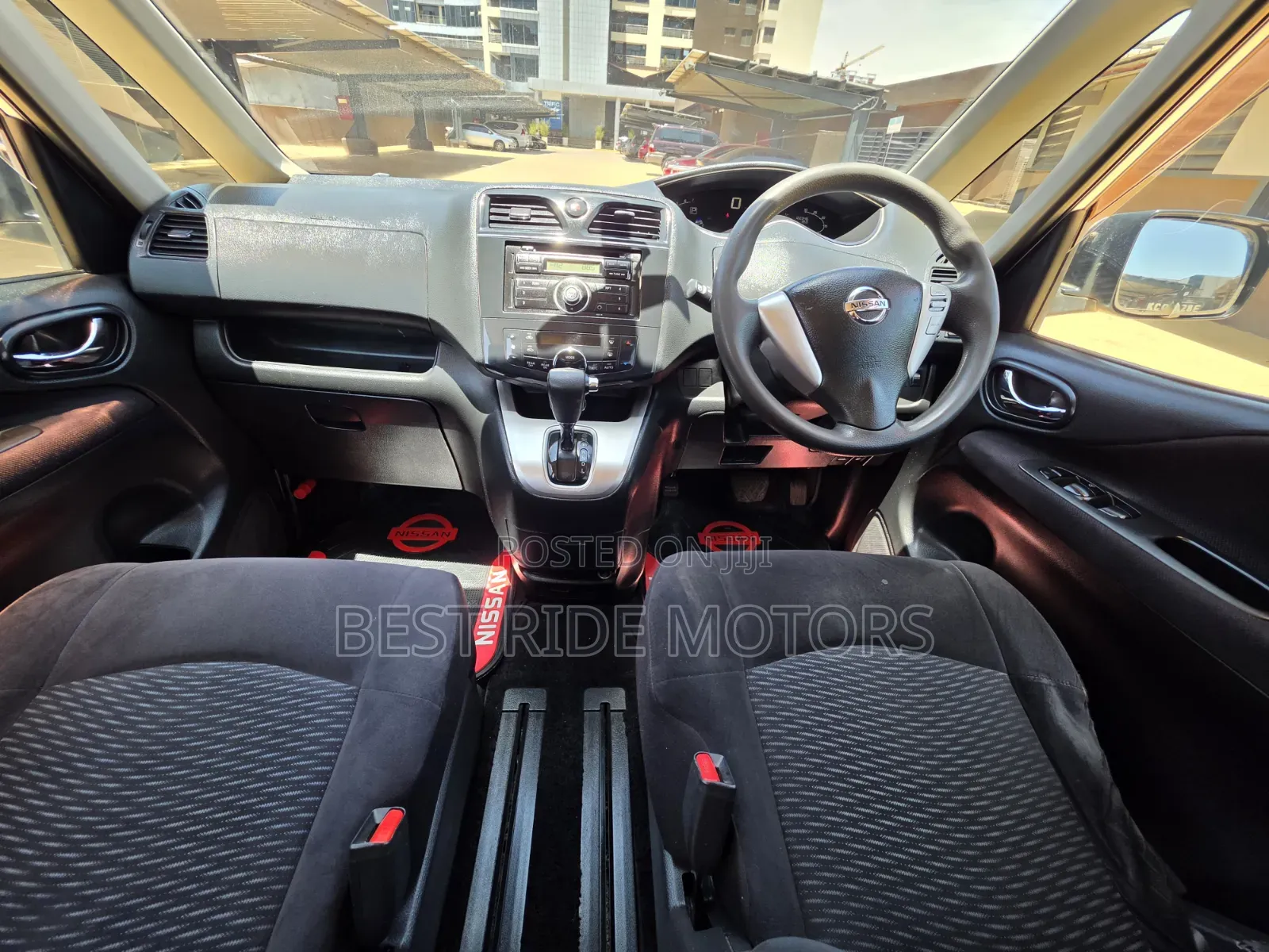 Nissan Serena 2011 Silver