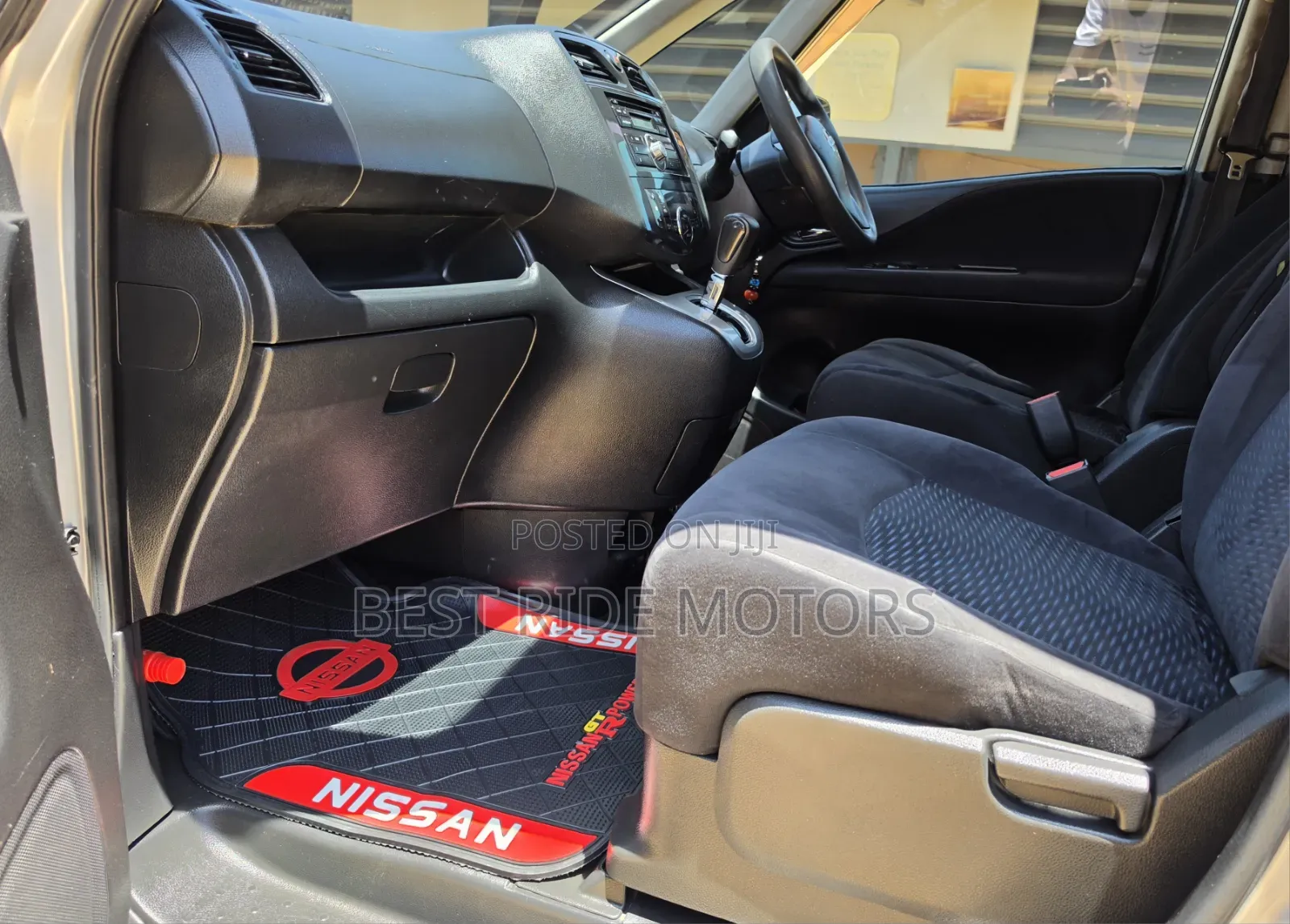 Nissan Serena 2011 Silver