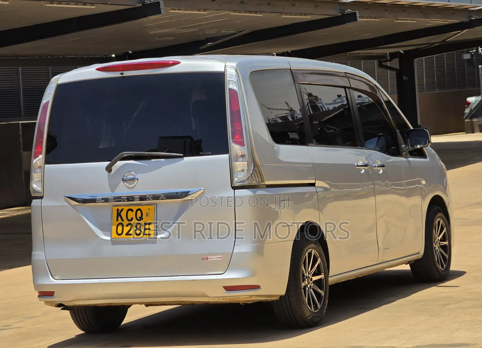 Nissan Serena 2011 Silver