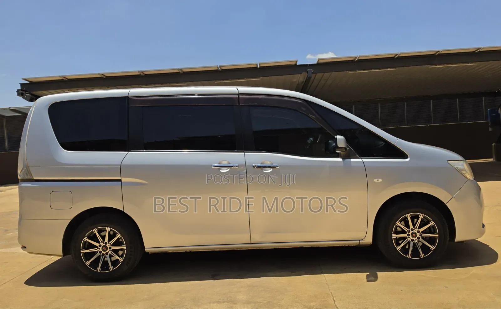 Nissan Serena 2011 Silver