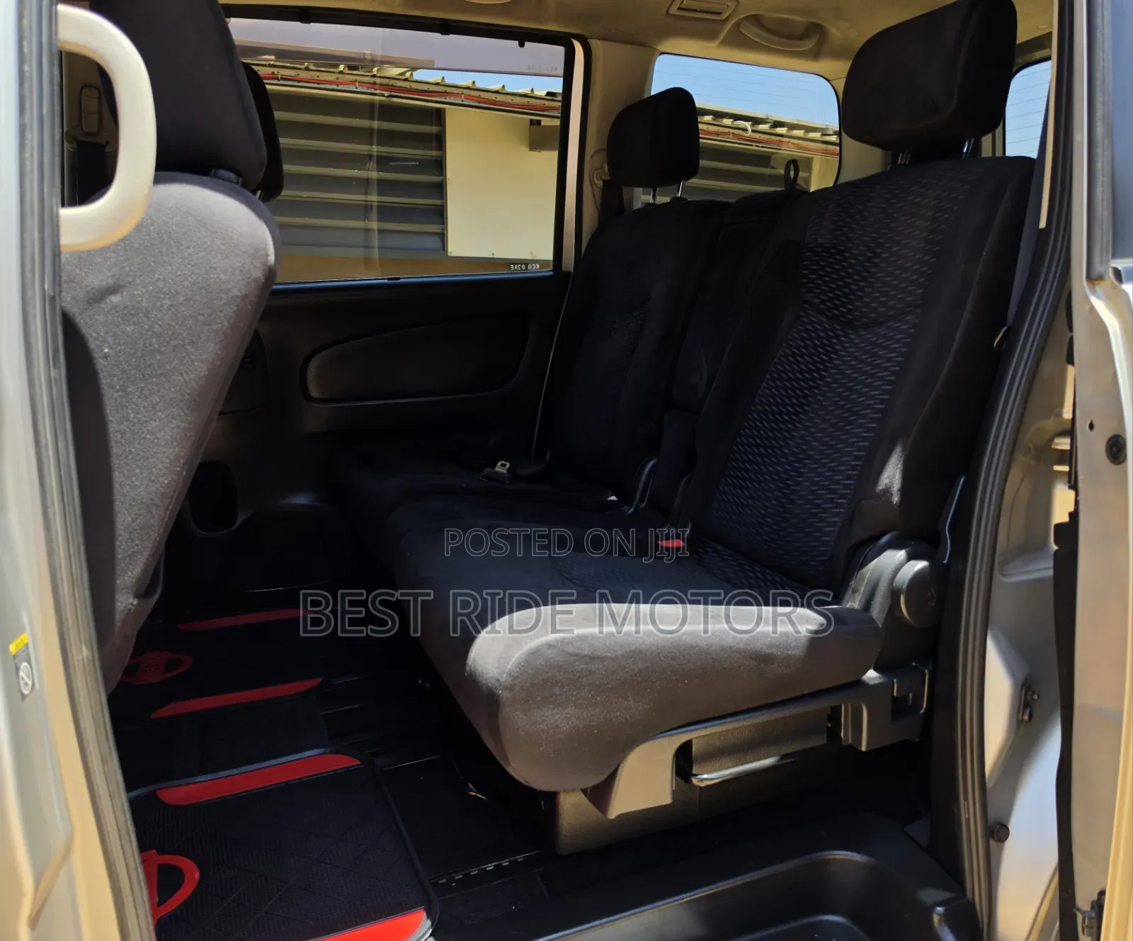 Nissan Serena 2011 Silver