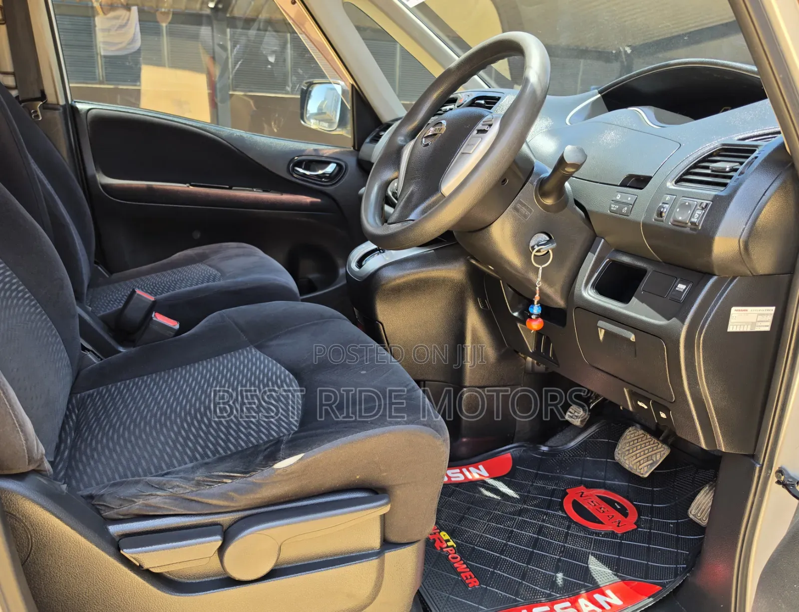 Nissan Serena 2011 Silver