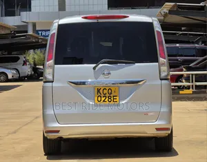 Nissan Serena 2011 Silver