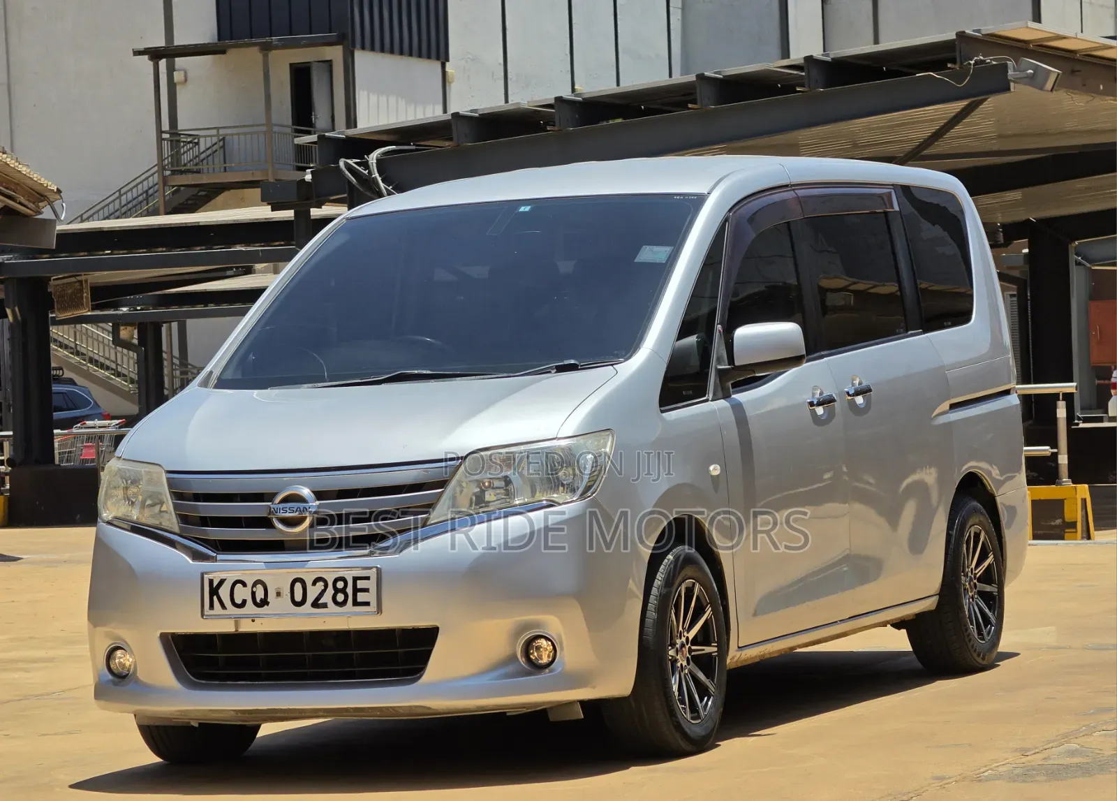 Nissan Serena 2011 Silver