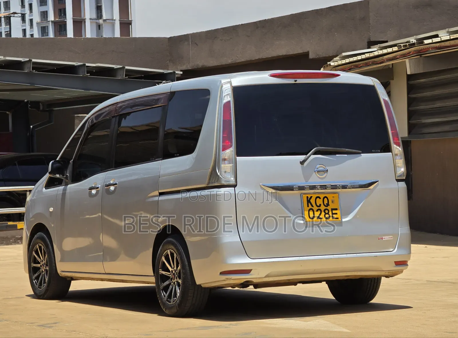 Nissan Serena 2011 Silver