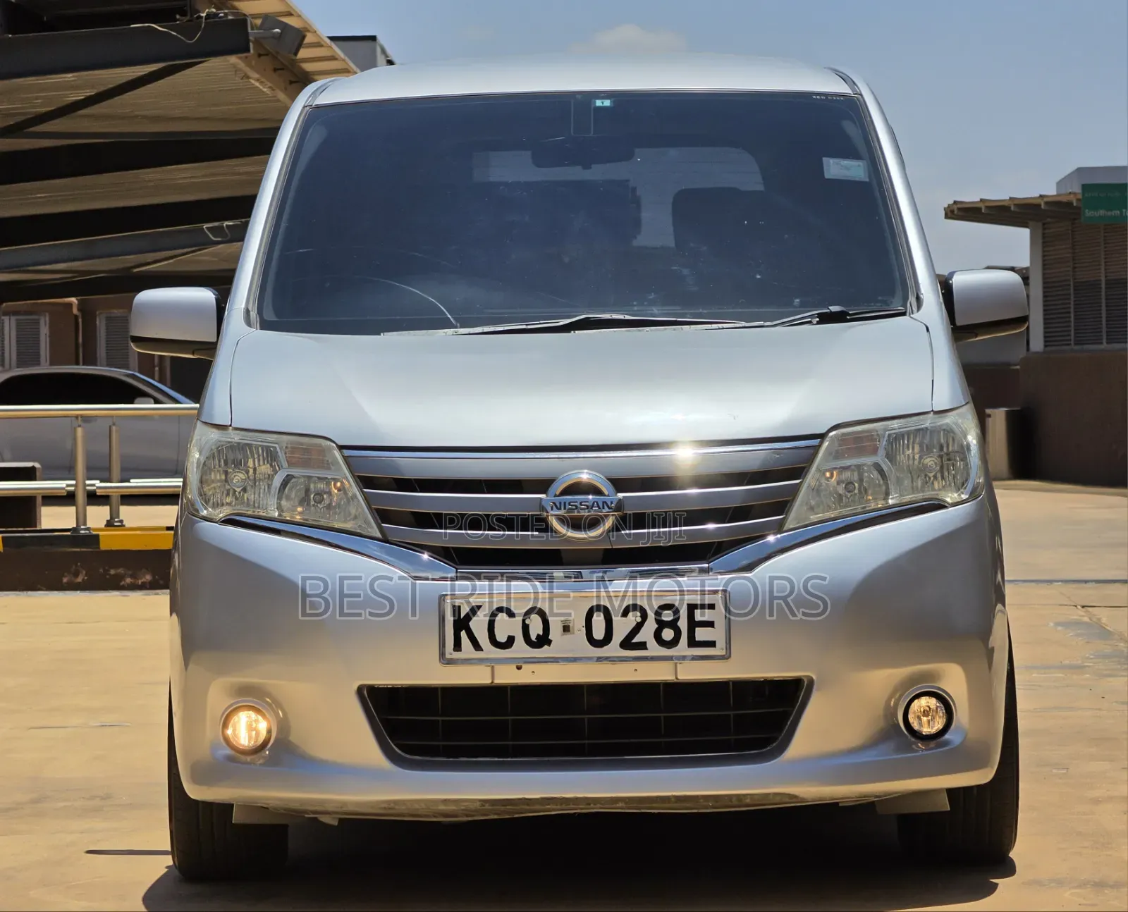 Nissan Serena 2011 Silver