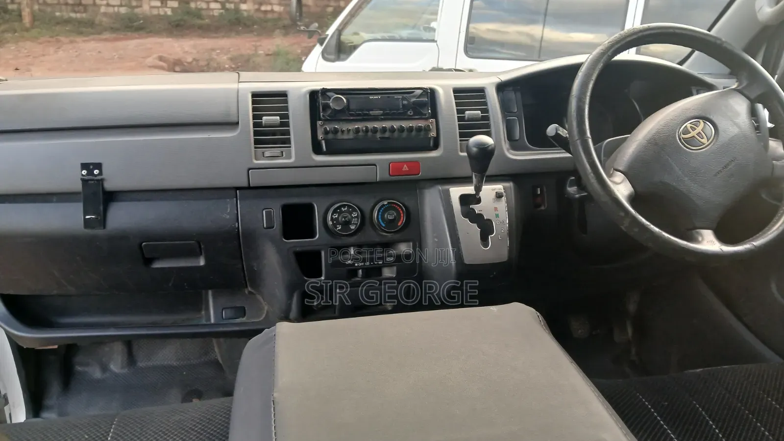 Toyota HiAce 2011 White