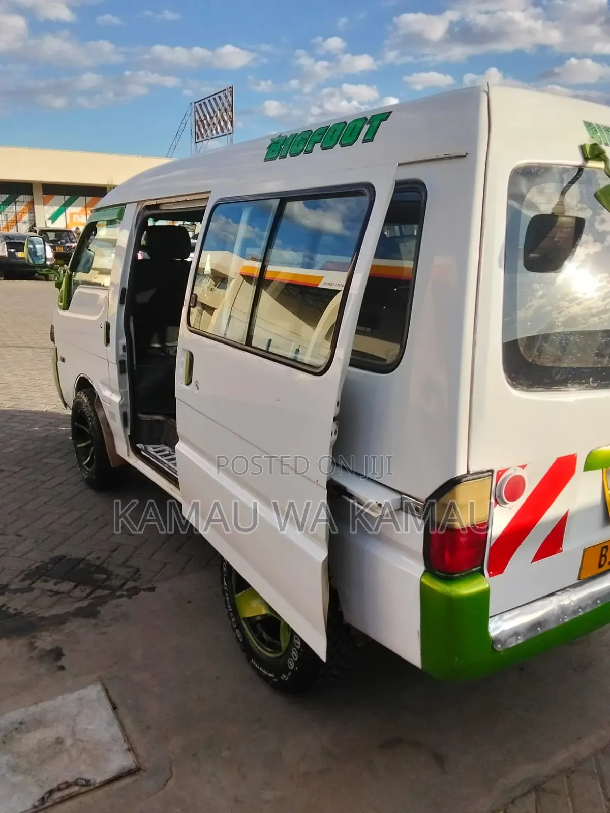 Clean 10-Seater Van / Minivan for Hire With Driver