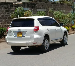 Toyota Vanguard 2010 White
