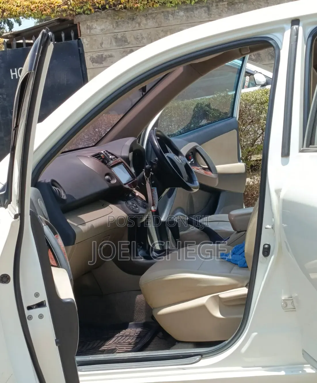 Toyota Vanguard 2010 White
