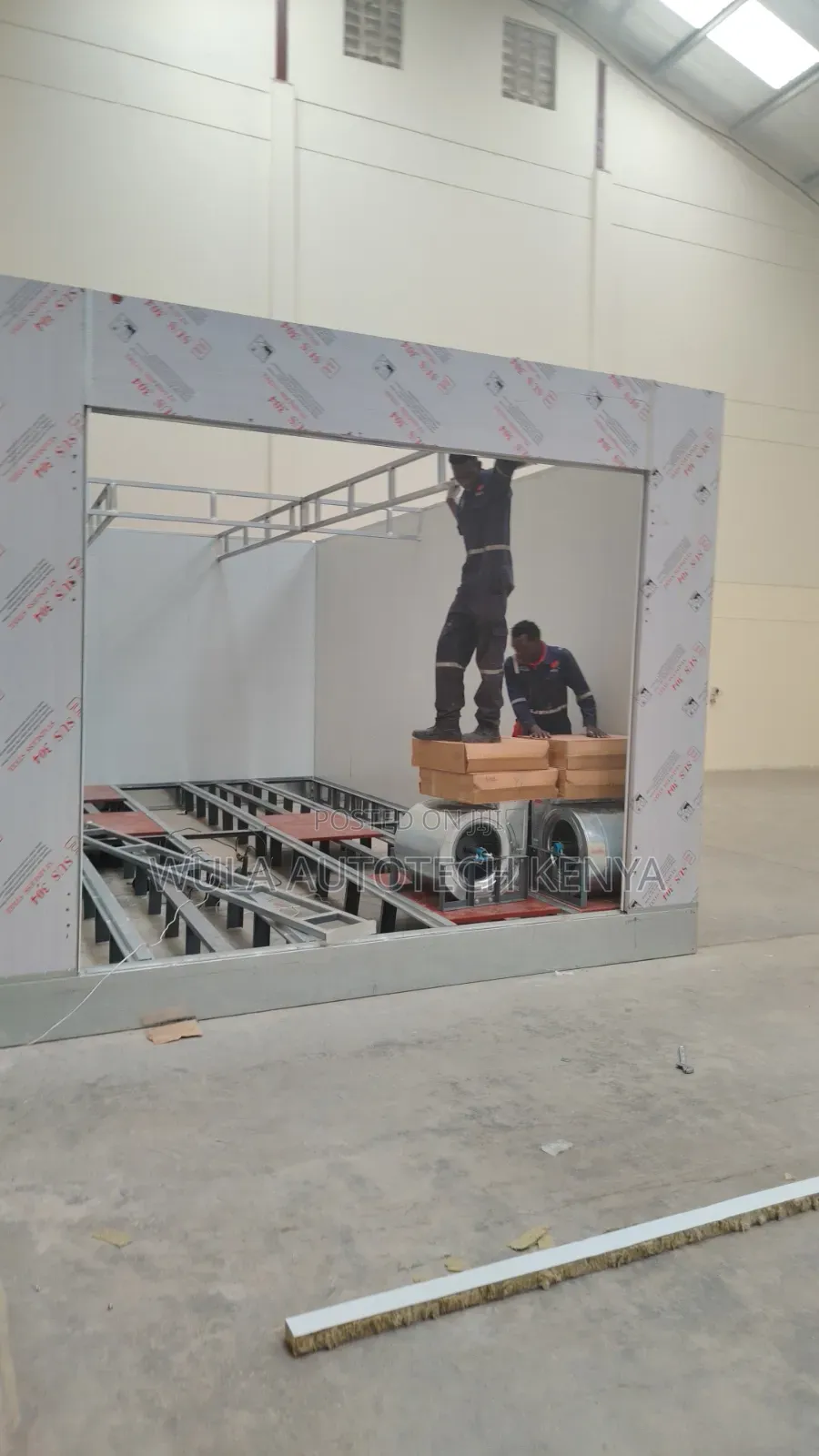 Heavy Duty Steel Panel Construction Heater Powered Spray Booth Machine