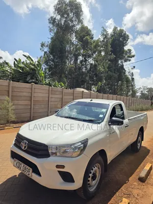 Toyota Hilux 2023 White