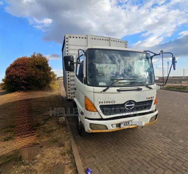 Hino 500 Truck
