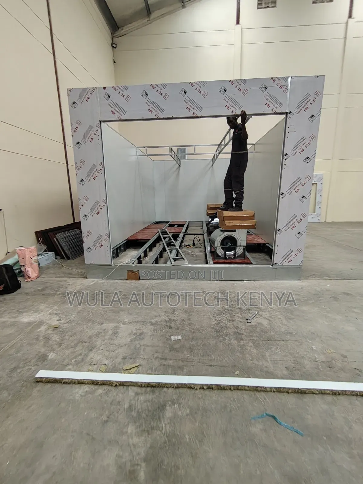Wide Vehicle Access Door Powerful Spray Booth System Machine Sunshine