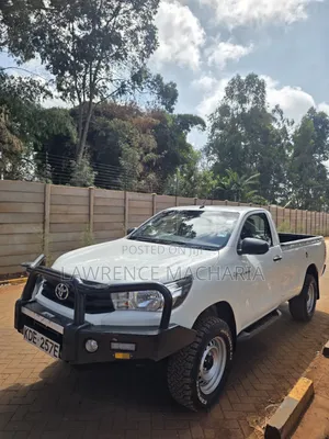 Toyota Hilux 2021 White